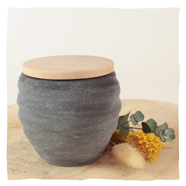 12202_Keramik-Tierurne-Mini-Stone-grau_Ambiente